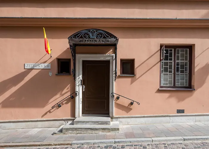 Jezuicka Charming By Bookinghost