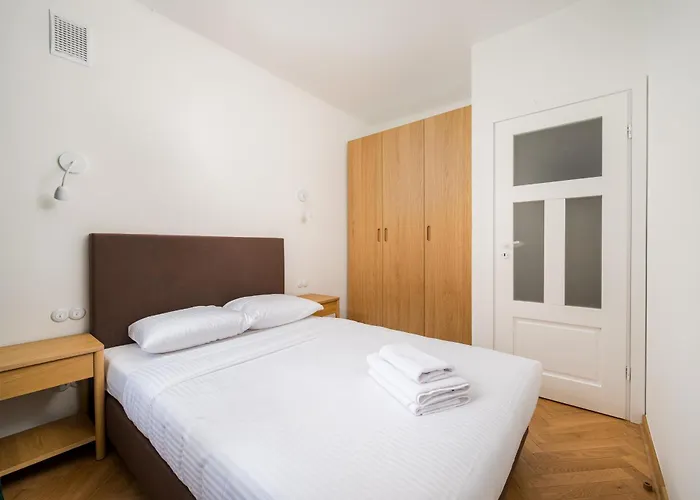 Jezuicka Charming By Bookinghost * Βαρσοβία